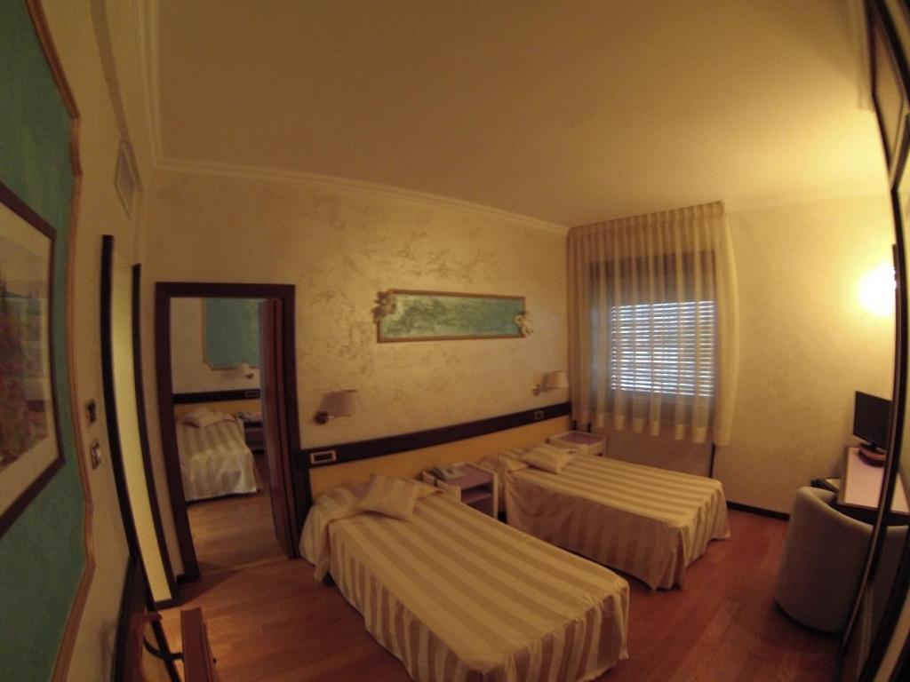 Benny Hotel Καταντζάρο Δωμάτιο φωτογραφία