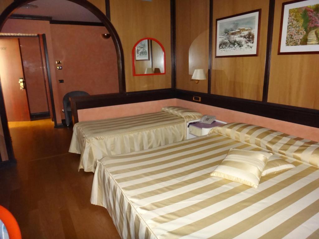 Benny Hotel Καταντζάρο Δωμάτιο φωτογραφία